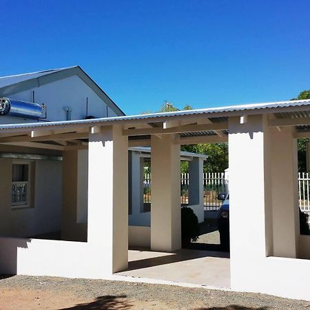 Nguni Country Lodge Middelburg エクステリア 写真